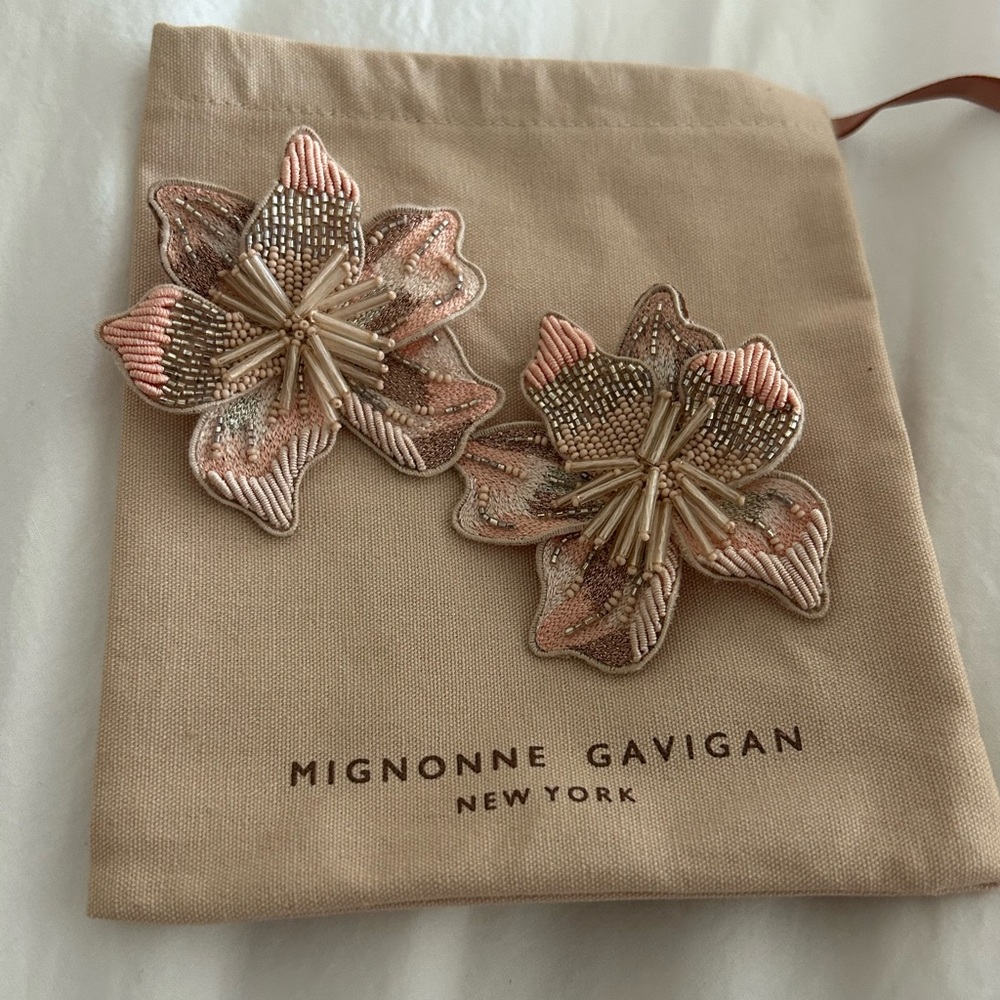 New Mignonne Gavigan large flower earrings 🌺